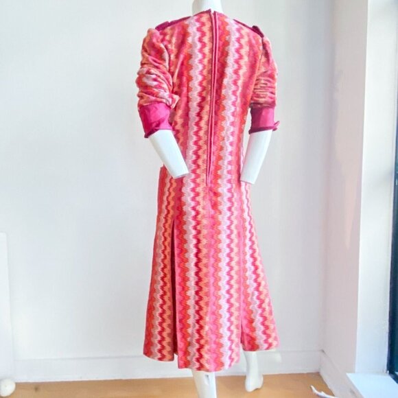 Vintage Chevron  Print Pink Tones Dropped Waist Patch Pockets Pleated Midi Dress - Picture 6 of 9